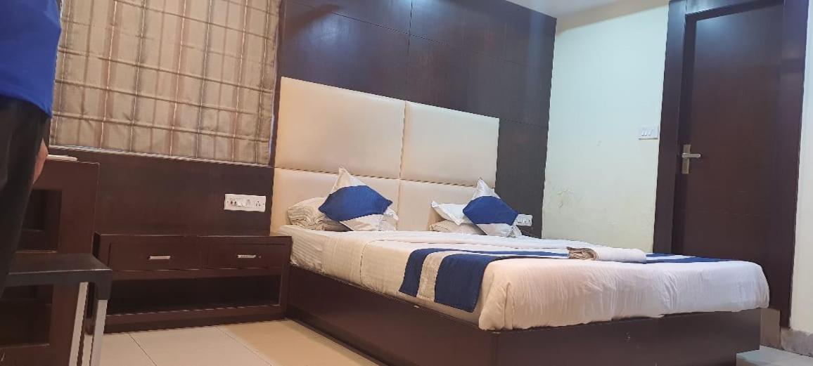 Hotel Presidency Inn Kolkata Exterior photo