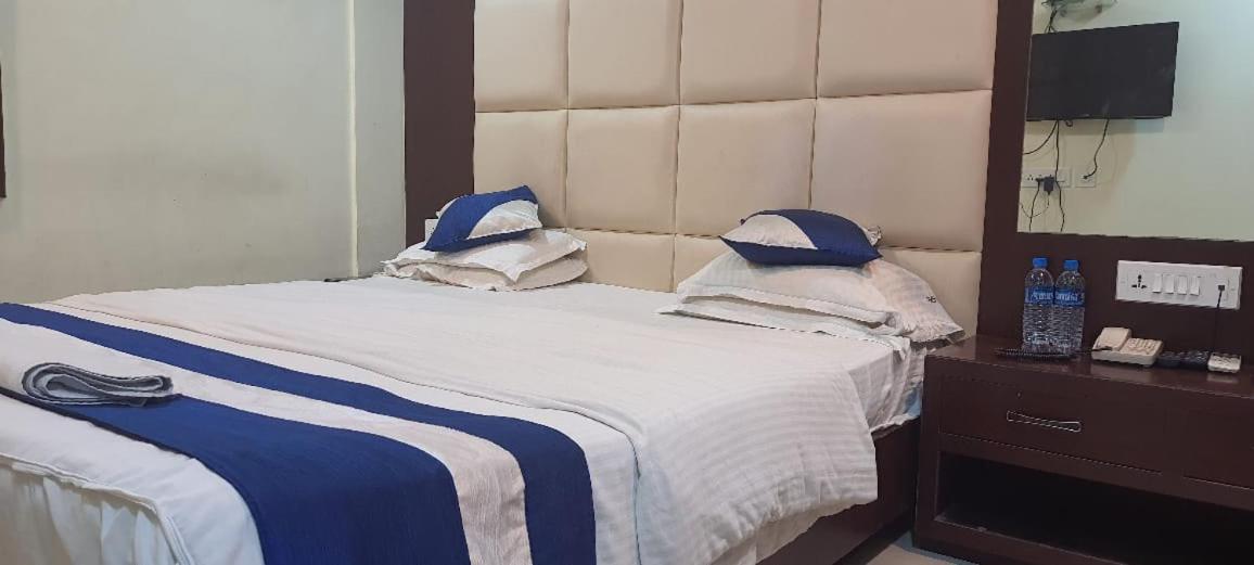 Hotel Presidency Inn Kolkata Exterior photo
