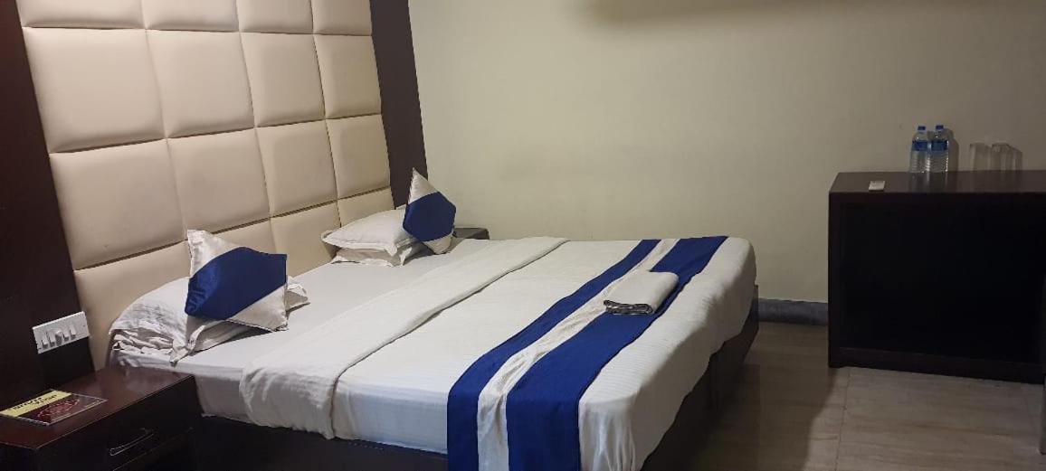 Hotel Presidency Inn Kolkata Exterior photo